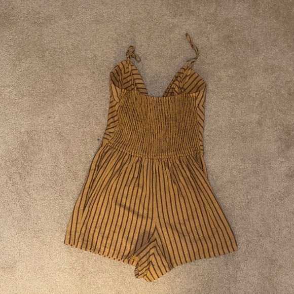 Keyhole Romper - Picture 4 of 5